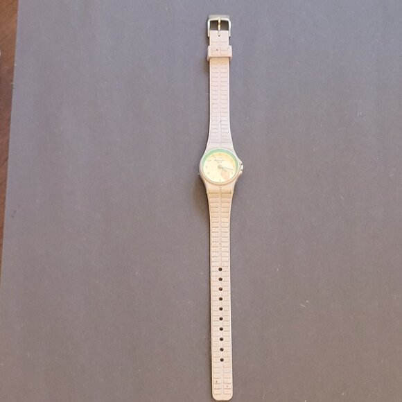 Timex Watercolors Womens Wristwatch With White Strap & Stainless Steel Back - Picture 2 of 4